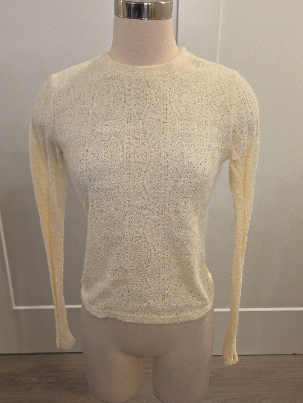 Commense Lightweight Cream lacy Knit Long-Sleeve Sweater size M new with tags